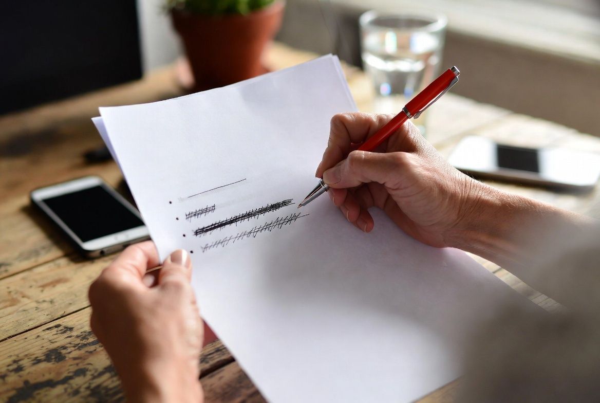 Resume Accomplishments vs. Responsibilities: What Recruiters Notice
